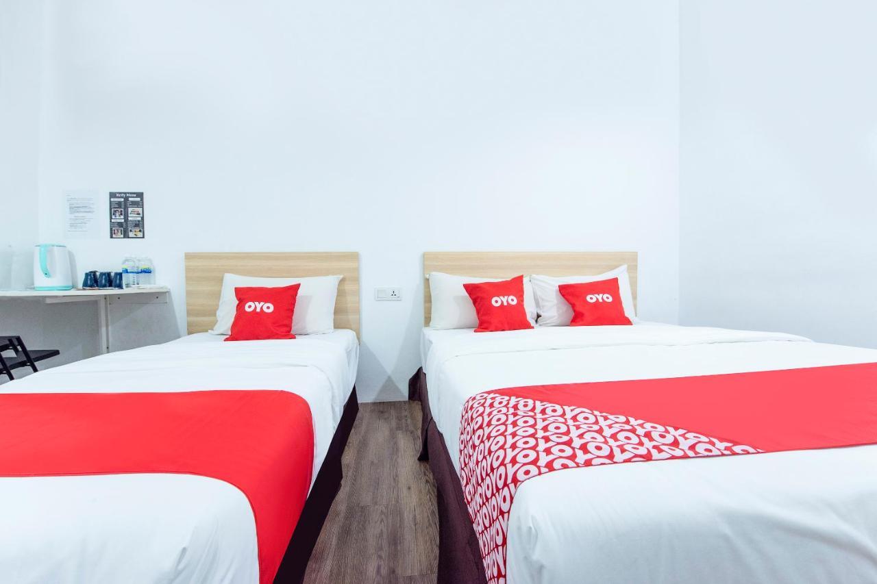 Oyo 90403 North City Hotel Джохор-Бару Экстерьер фото