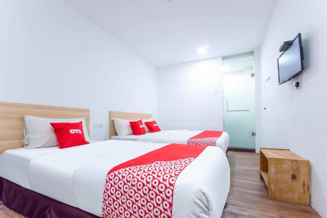 Oyo 90403 North City Hotel Джохор-Бару Экстерьер фото