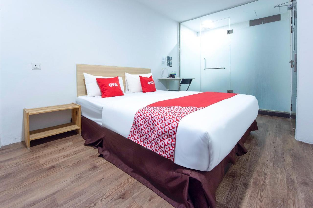 Oyo 90403 North City Hotel Джохор-Бару Экстерьер фото