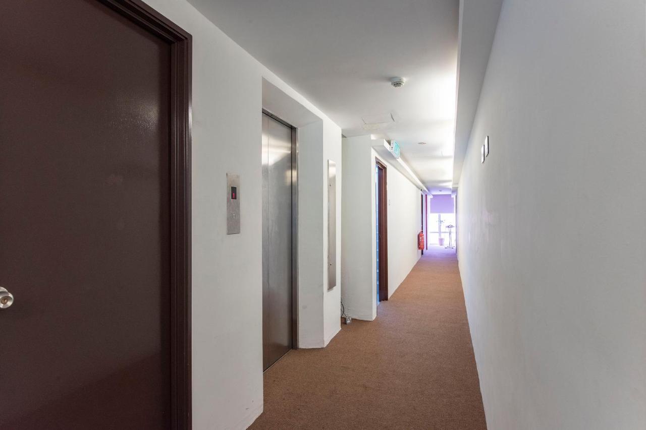 Oyo 90403 North City Hotel Джохор-Бару Экстерьер фото
