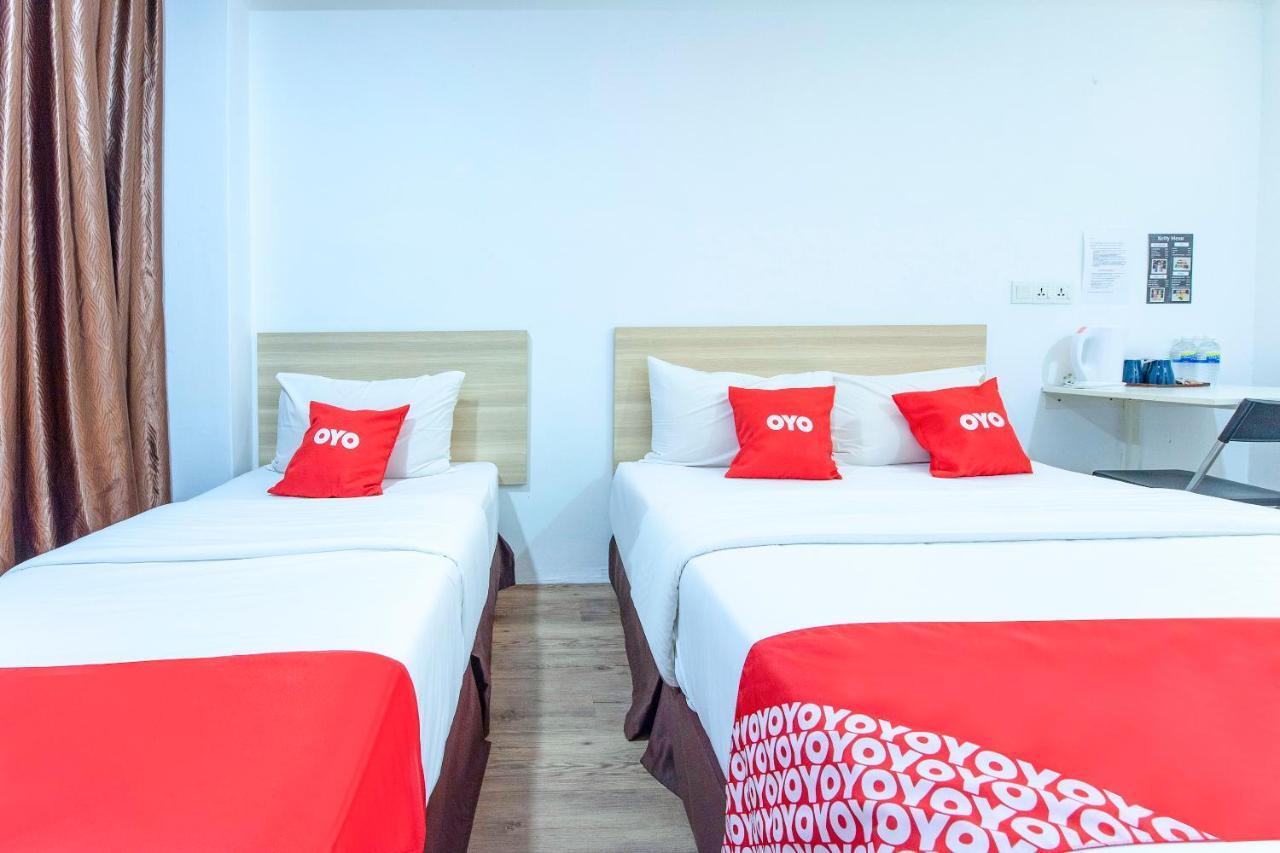 Oyo 90403 North City Hotel Джохор-Бару Экстерьер фото
