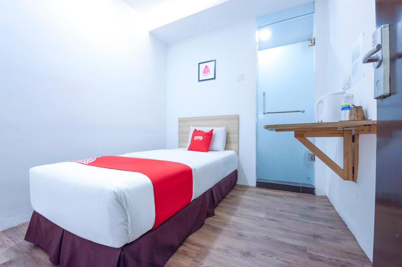 Oyo 90403 North City Hotel Джохор-Бару Экстерьер фото
